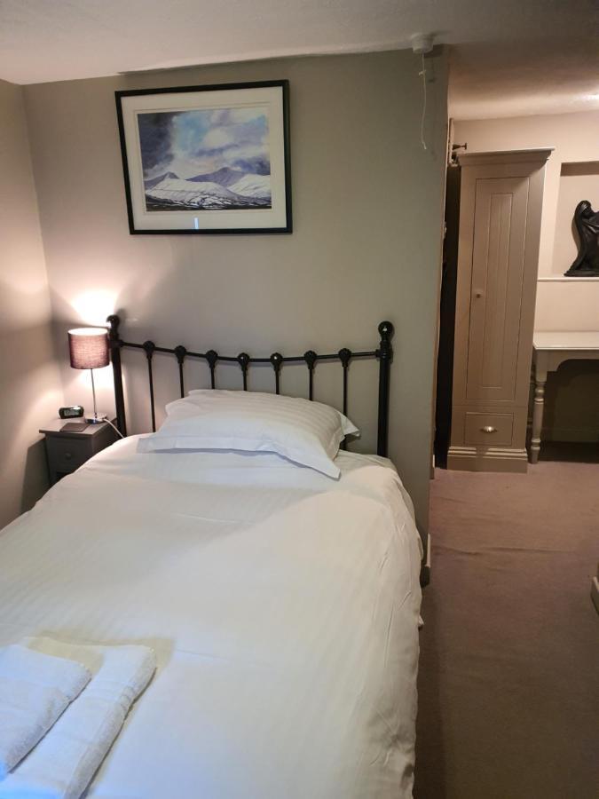 Dragon Inn Crickhowell Extérieur photo