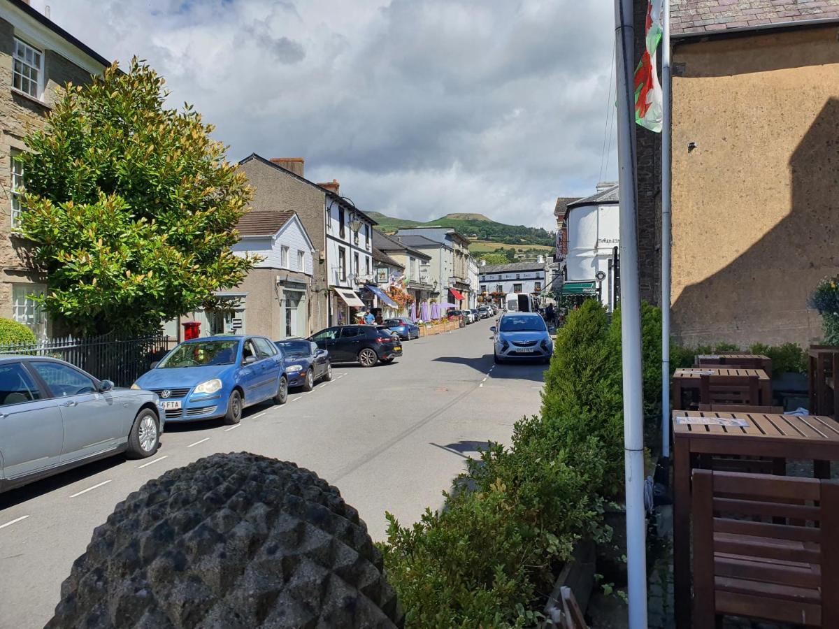 Dragon Inn Crickhowell Extérieur photo