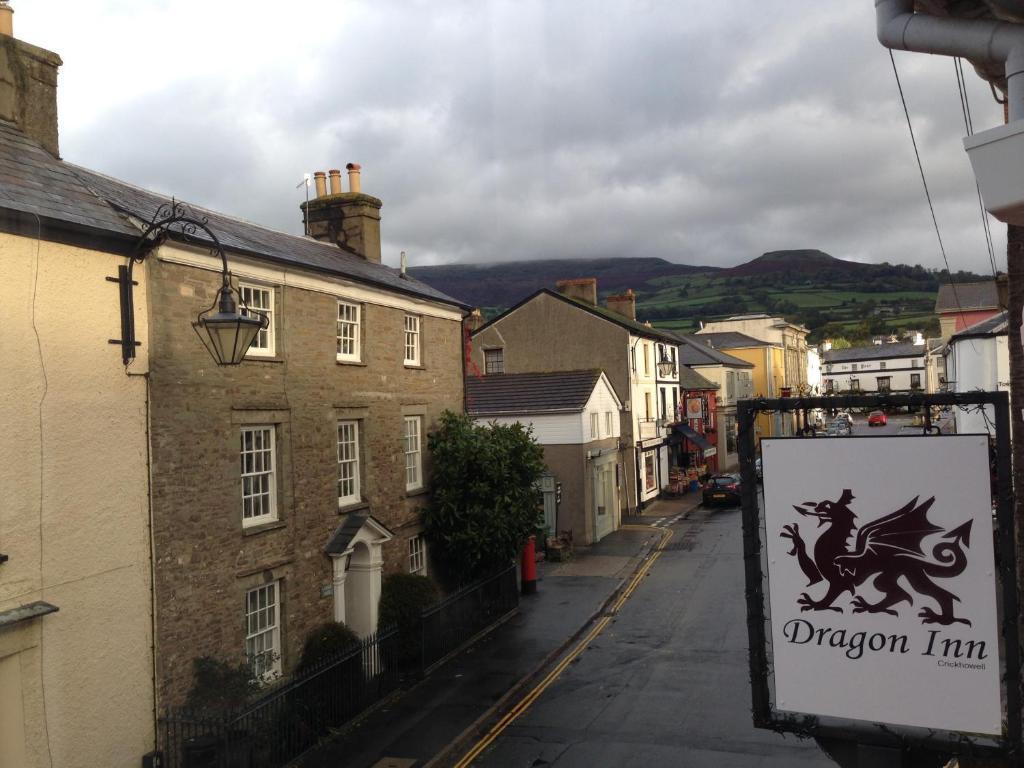 Dragon Inn Crickhowell Extérieur photo