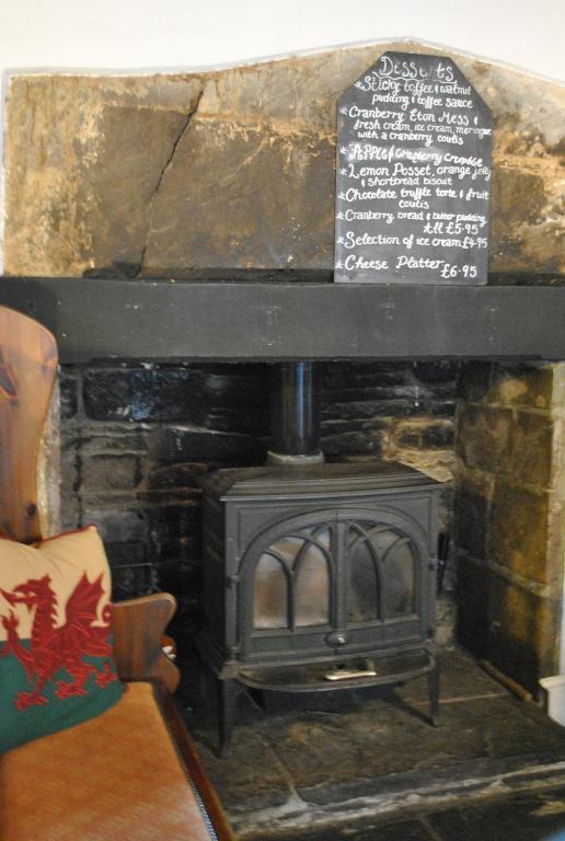 Dragon Inn Crickhowell Extérieur photo