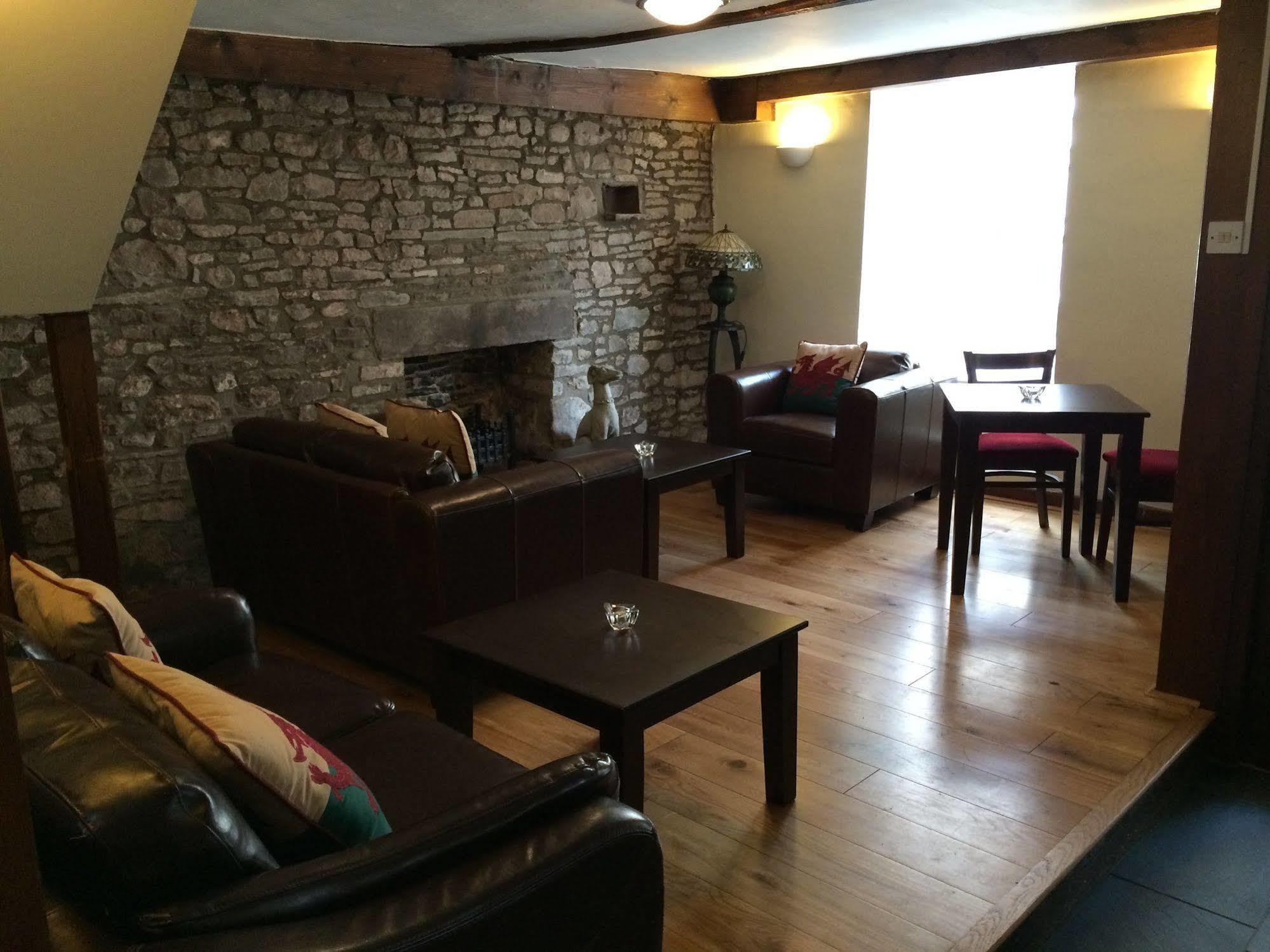 Dragon Inn Crickhowell Extérieur photo